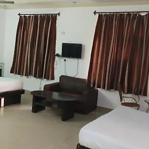 Hotel Fabhotel Prashant Palace